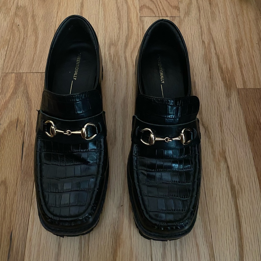 Intentionally blank croc embossed loafers. Size 10